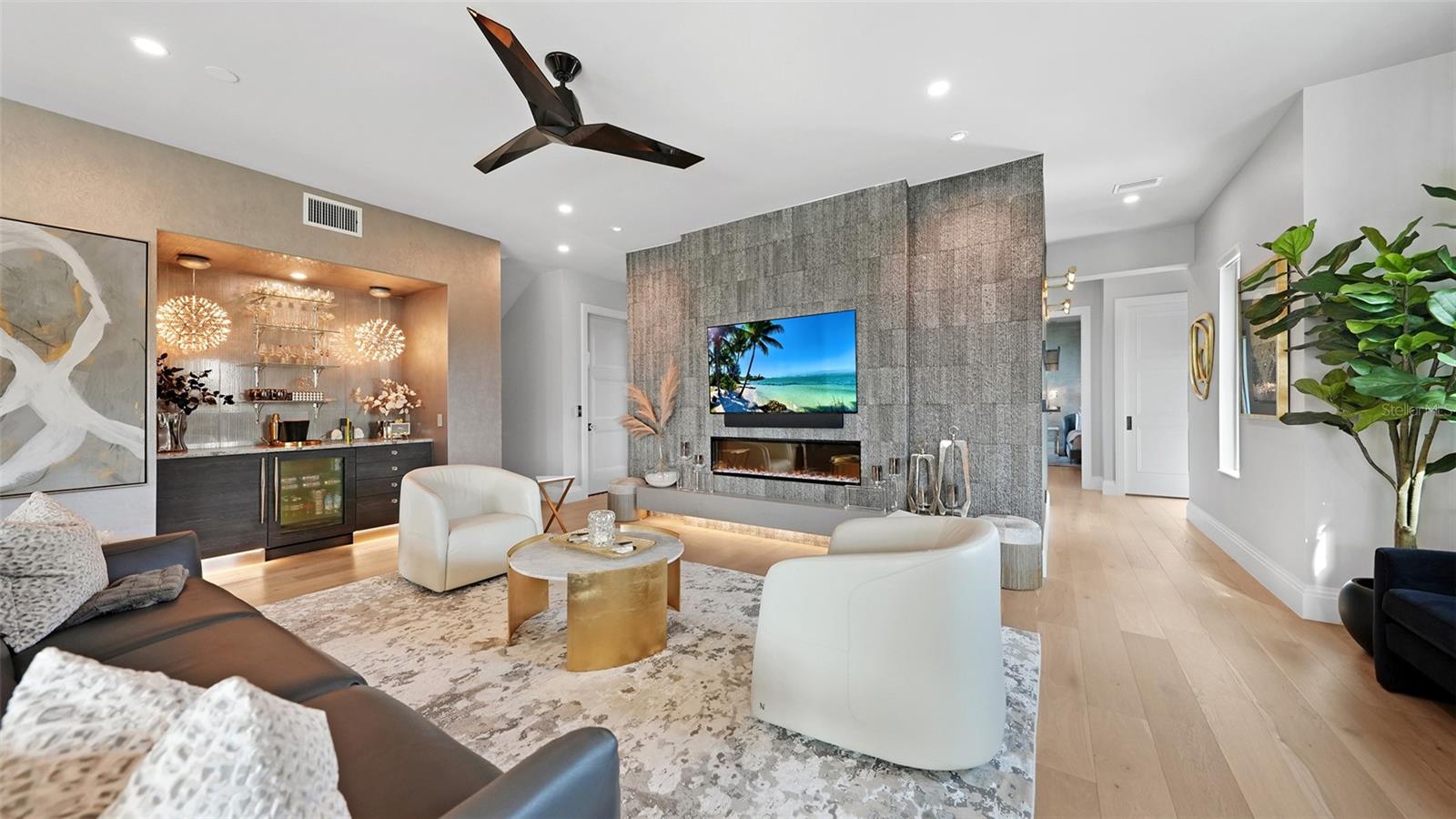 SLEEPY LAGOON - Residential