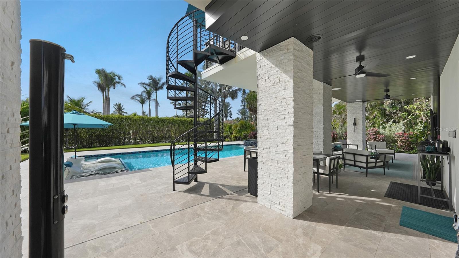 SLEEPY LAGOON - Residential