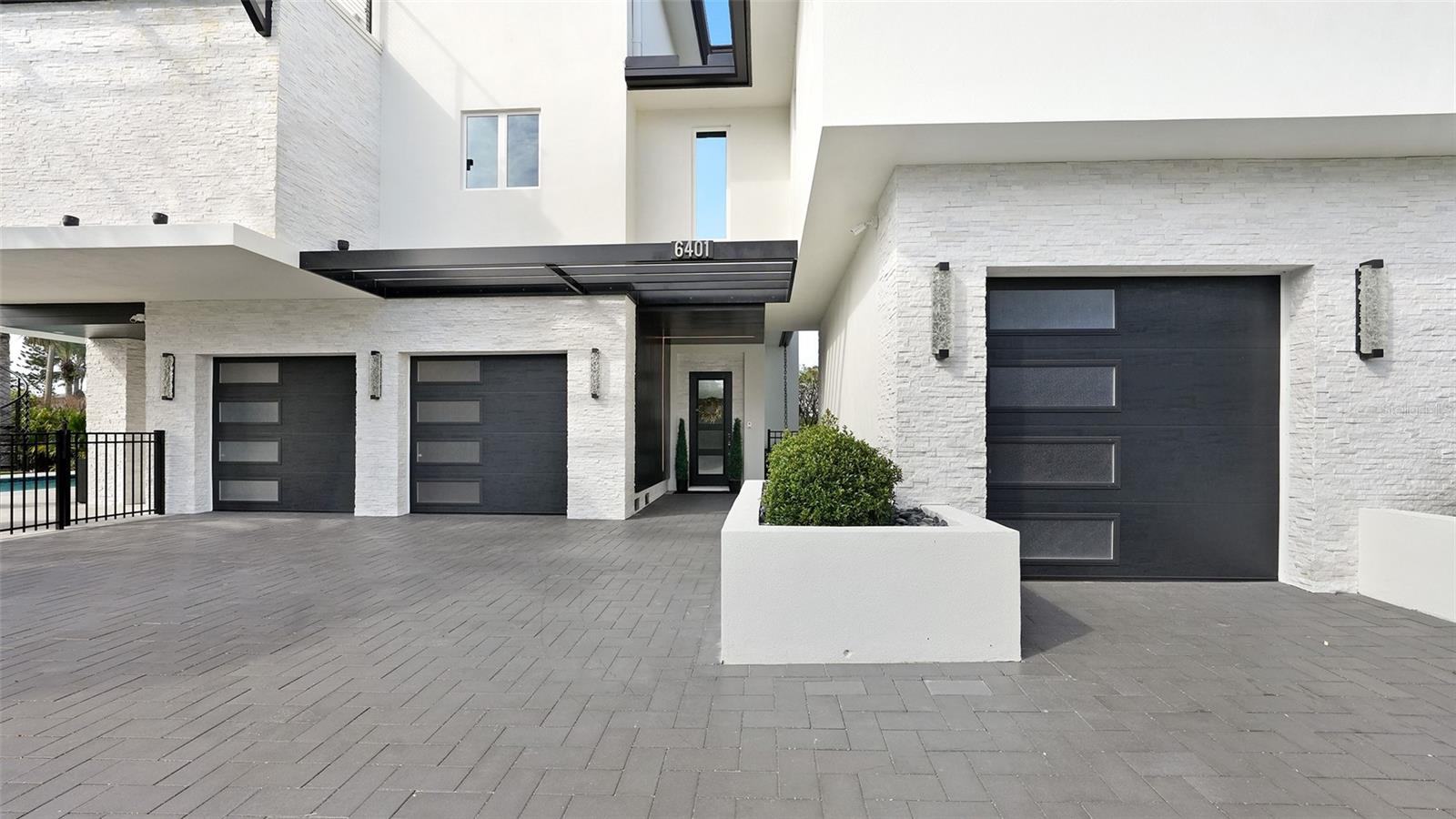 SLEEPY LAGOON - Residential