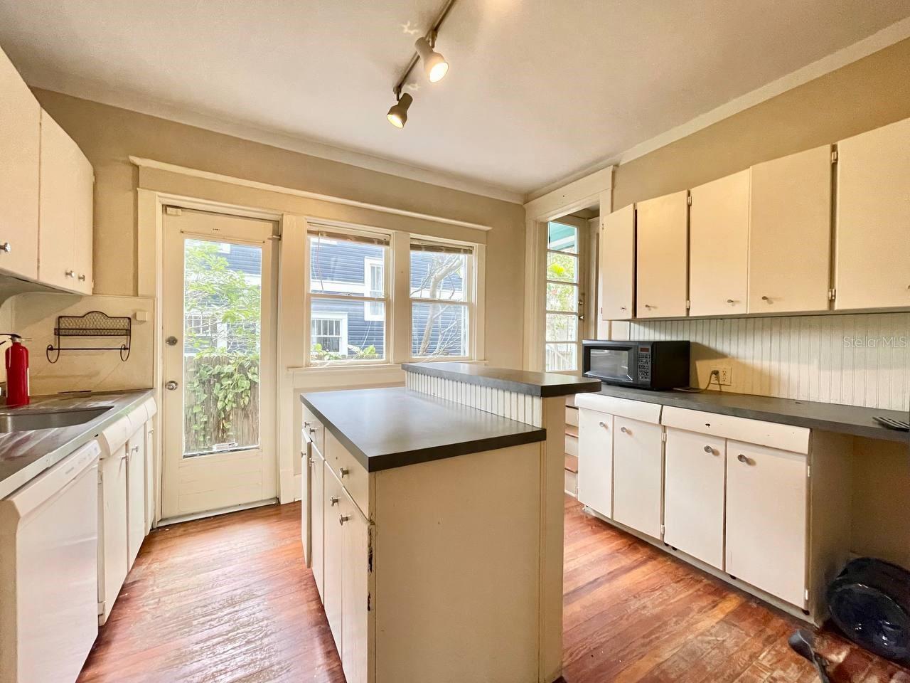 BRUNSONS SUB - Residential Lease