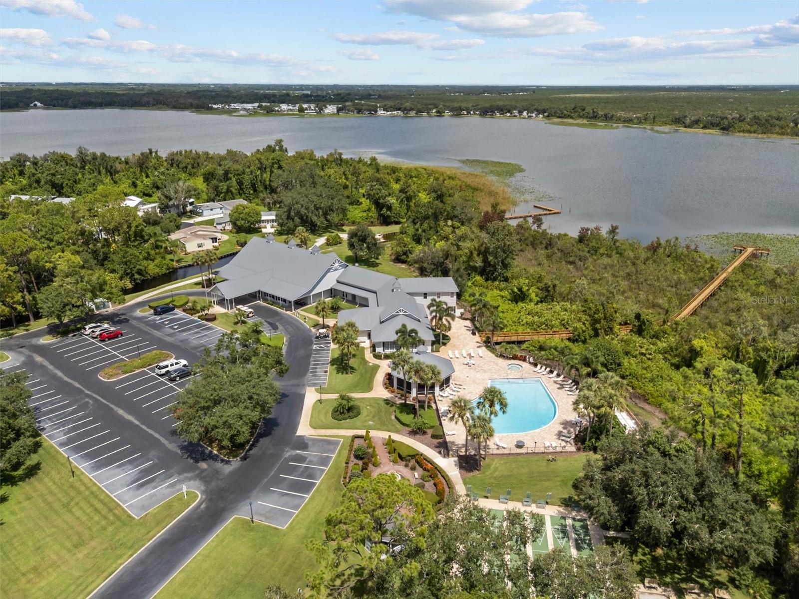HGLANDS RIDGE ON LAKE BONNET 03 - Residential