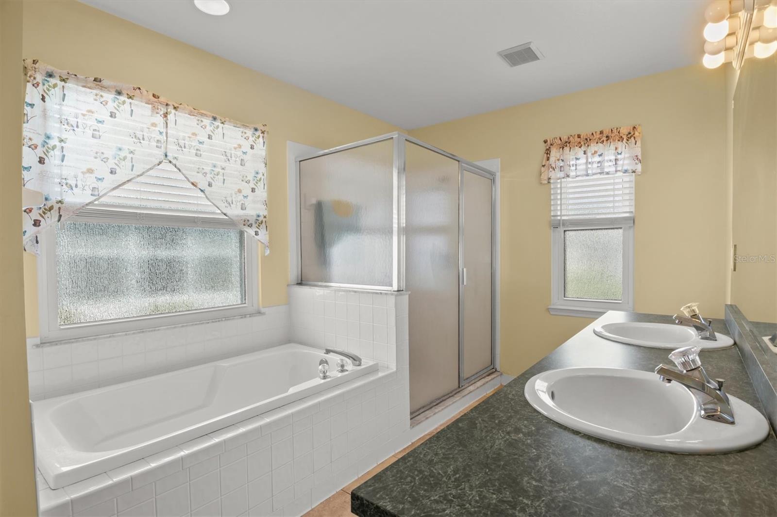 HGLANDS RIDGE ON LAKE BONNET 03 - Residential