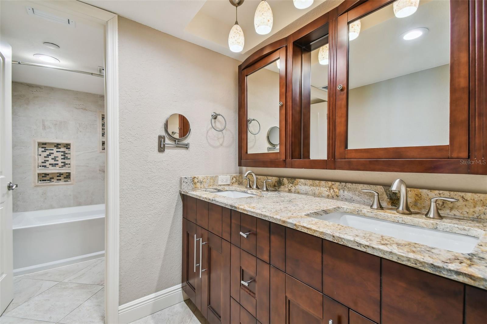 LANDMARK TOWERS II - Residential