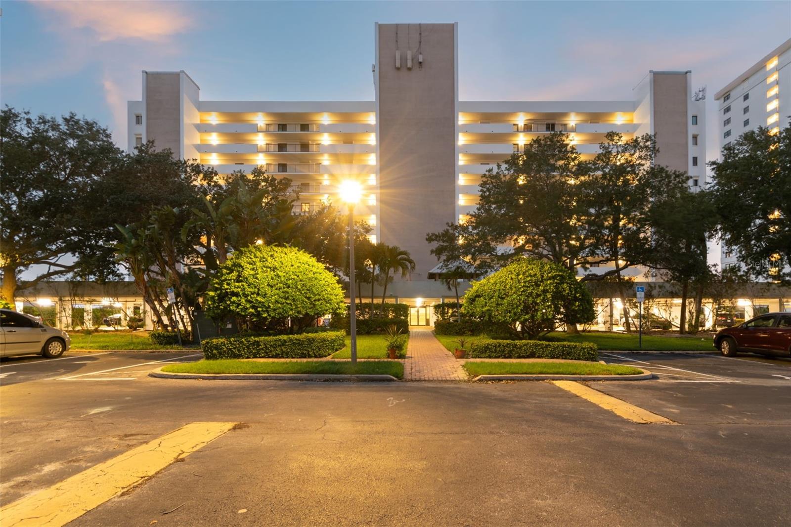 LANDMARK TOWERS II - Residential