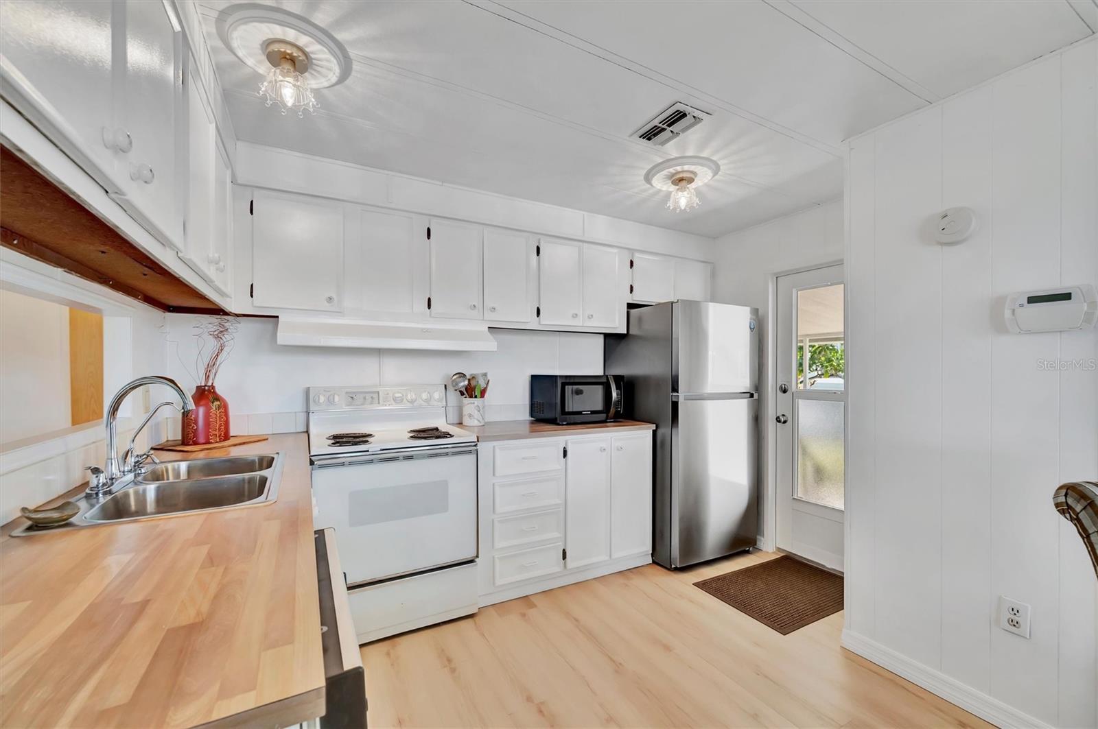 123 S SAINT THOMAS CIRCLE