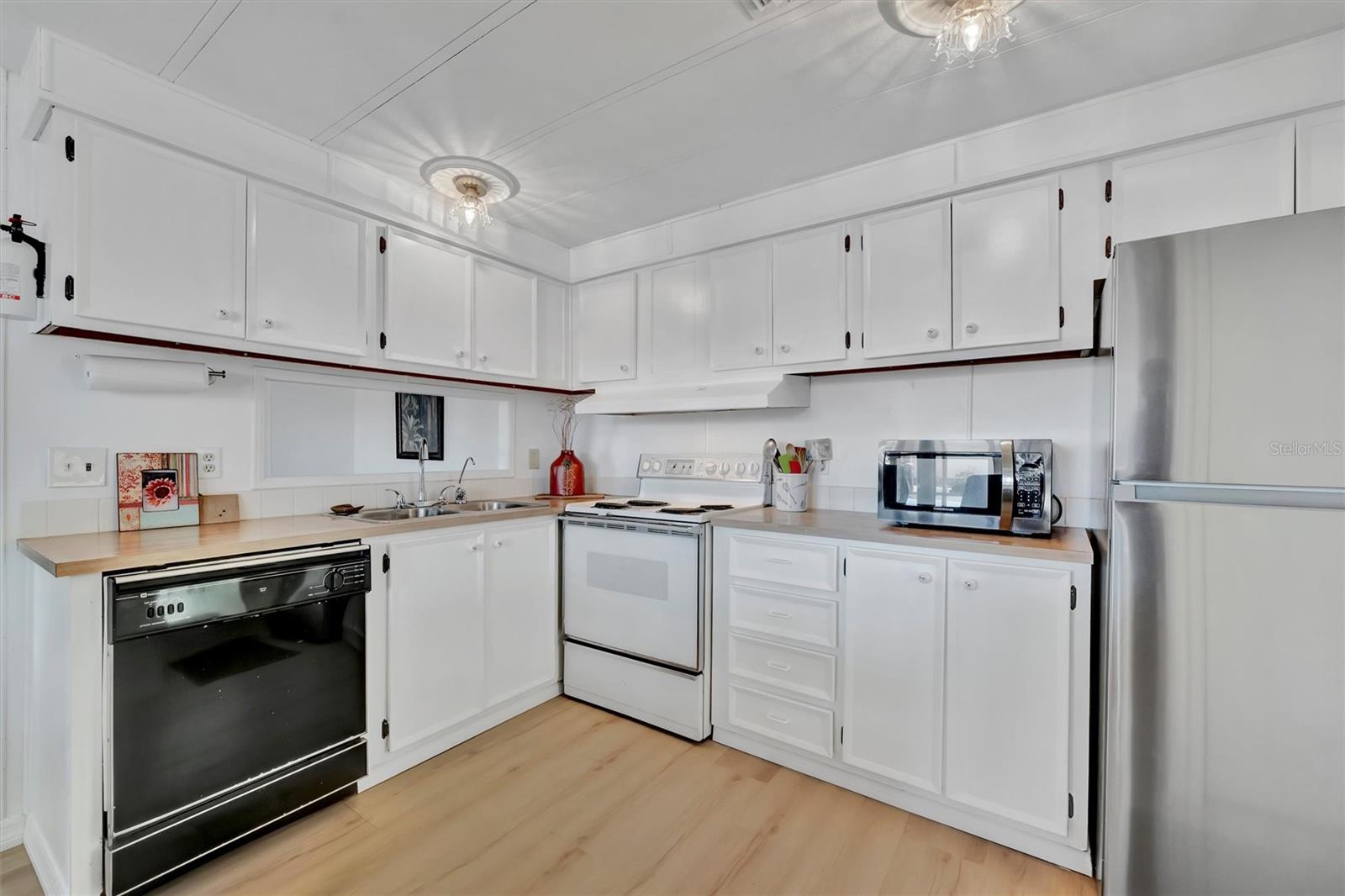 123 S SAINT THOMAS CIRCLE