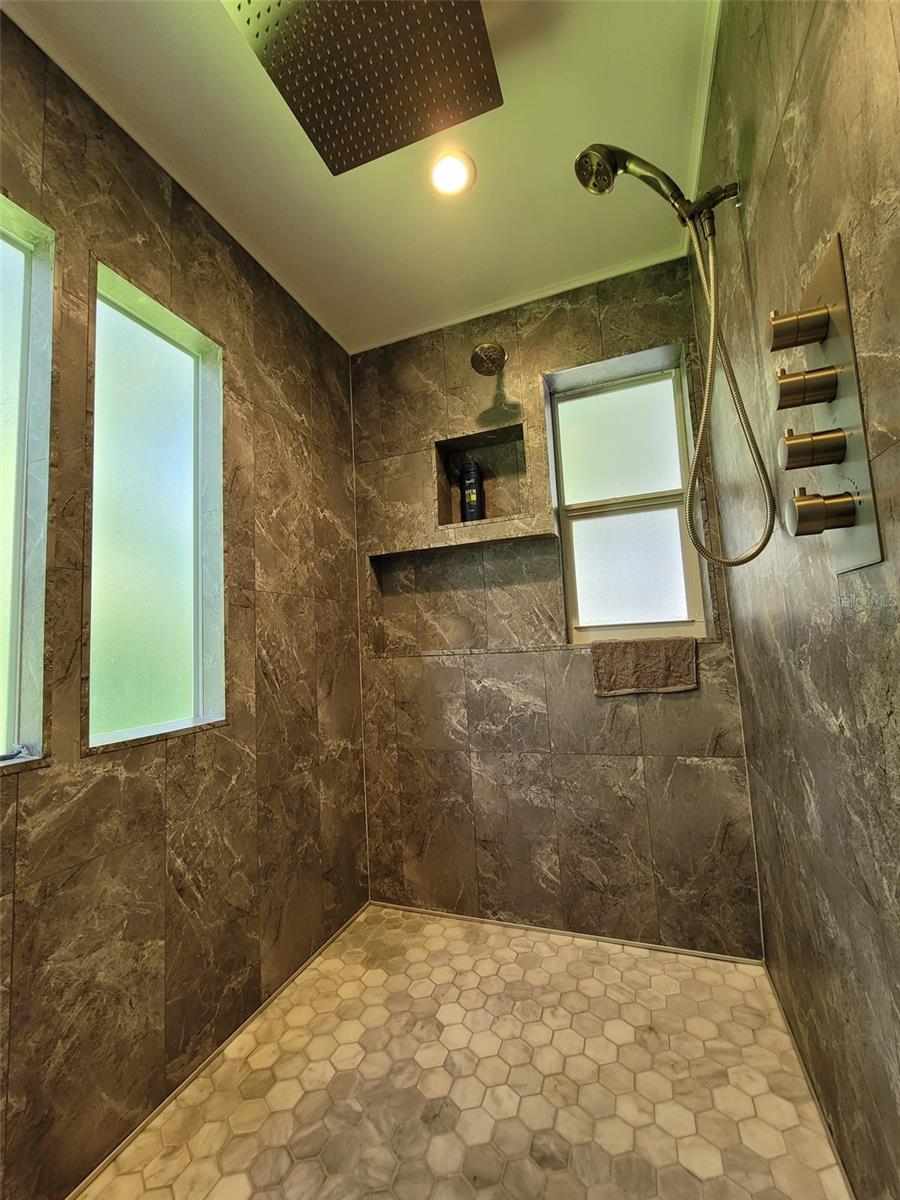 SWEETWATER GOLF & TENNIS CLUB - Residential