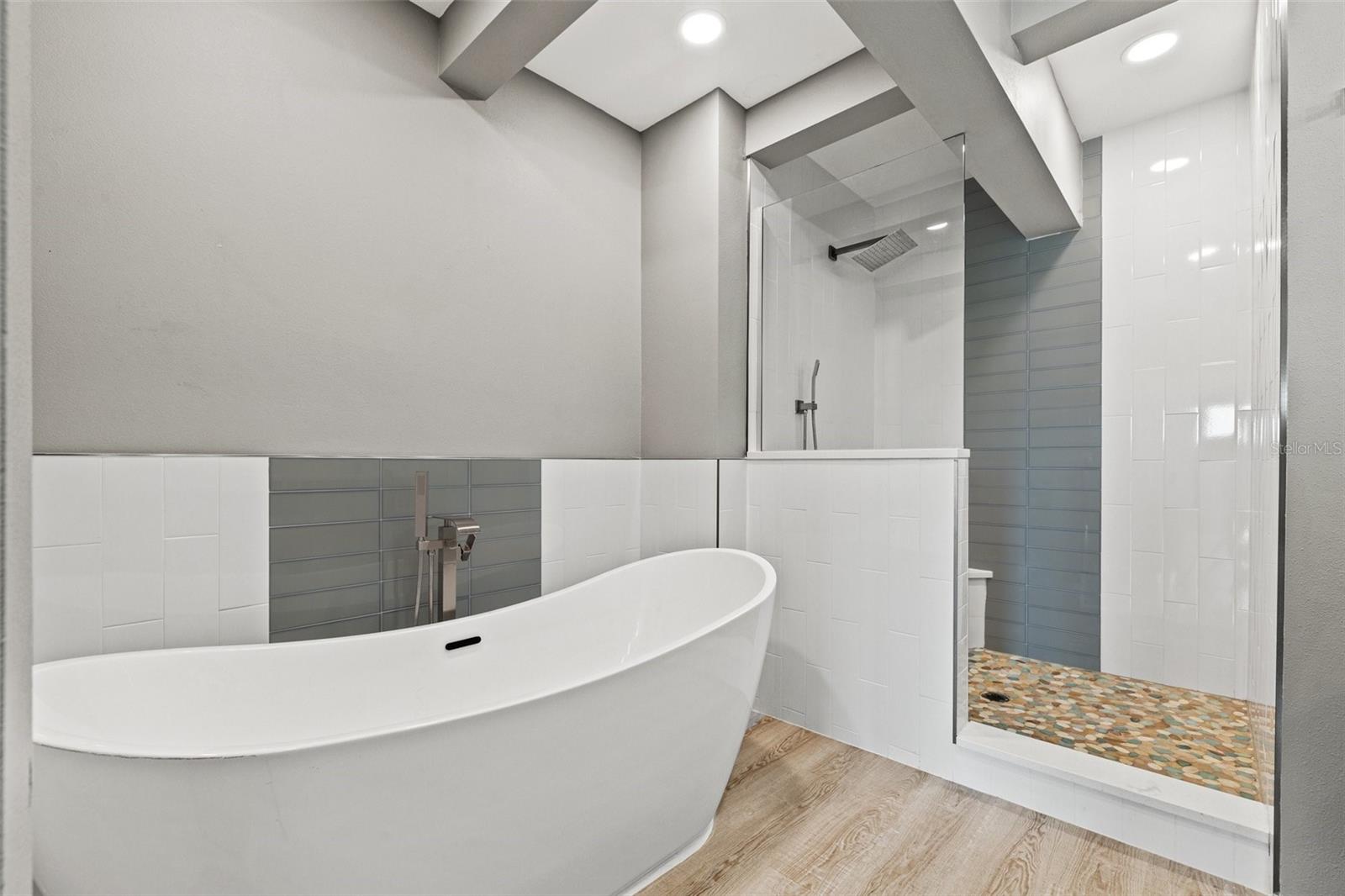 GRIFFITH CAPRI ISLE CONDO - Residential Income