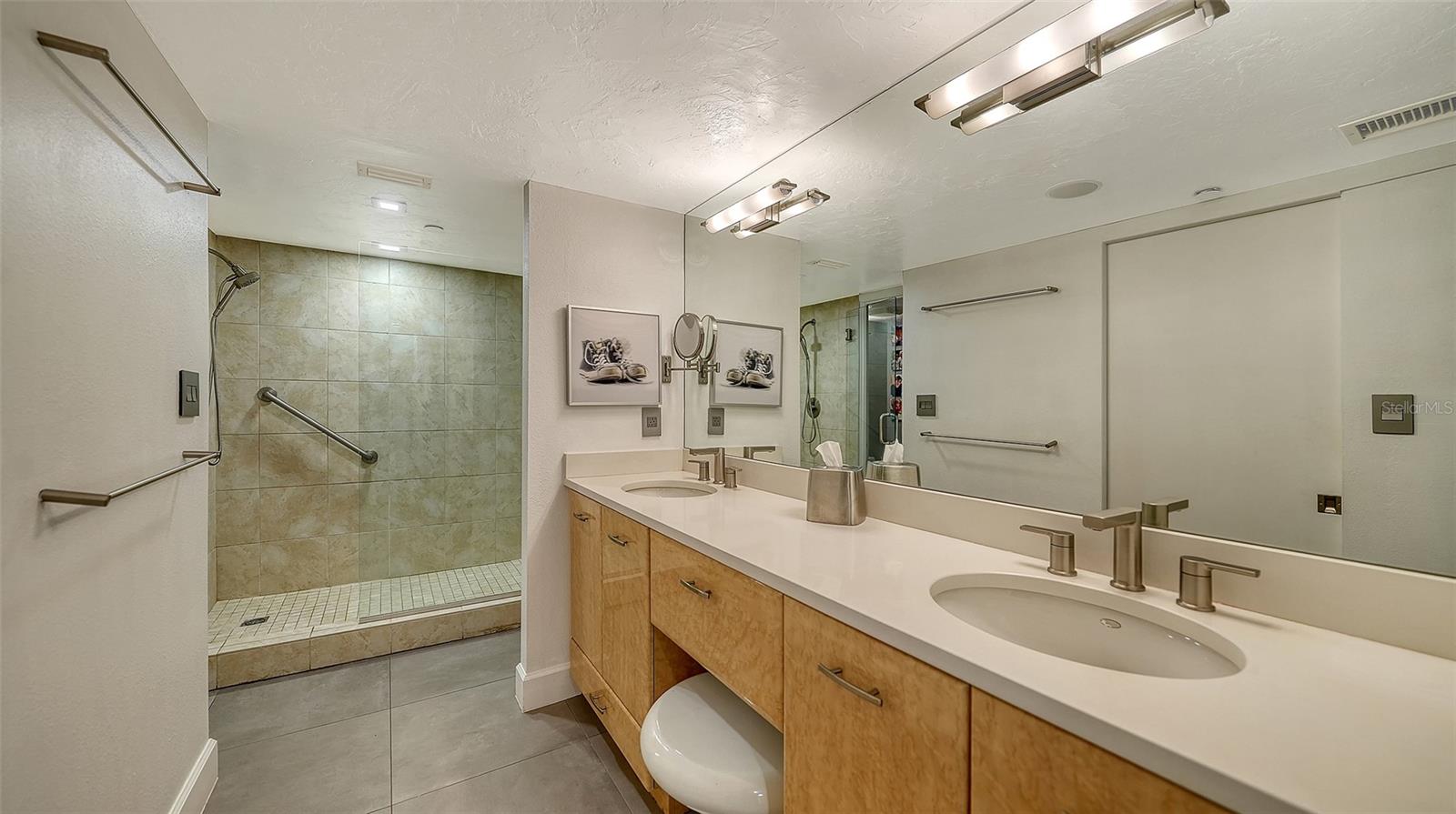 LAWRENCE POINTE I - Residential