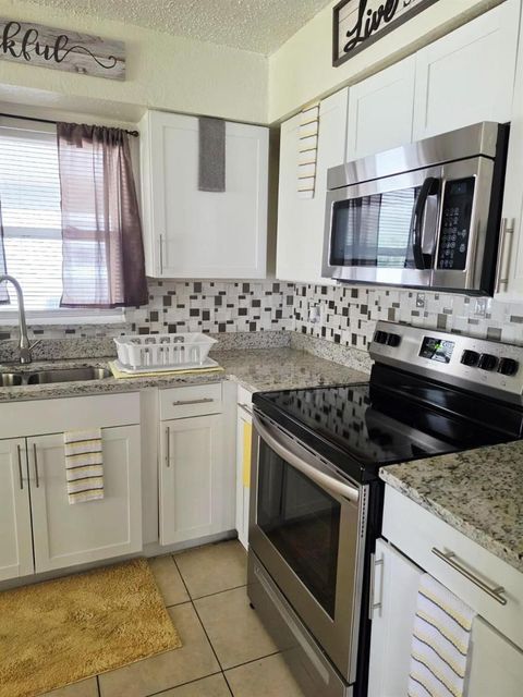 Tiny photo for 2316 Mispah Avenue, Leesburg, FL 34748 (MLS # G5112593)