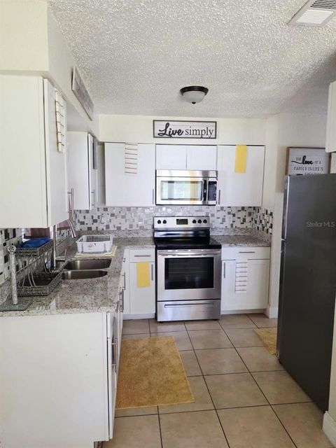 Tiny photo for 2316 Mispah Avenue, Leesburg, FL 34748 (MLS # G5112593)