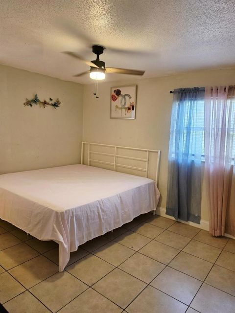 Tiny photo for 2316 Mispah Avenue, Leesburg, FL 34748 (MLS # G5112593)
