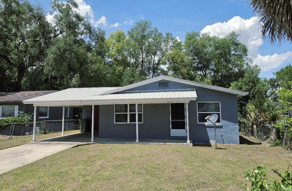 Photo of 2316 Mispah Avenue, Leesburg, FL 34748 (MLS # G5112593)
