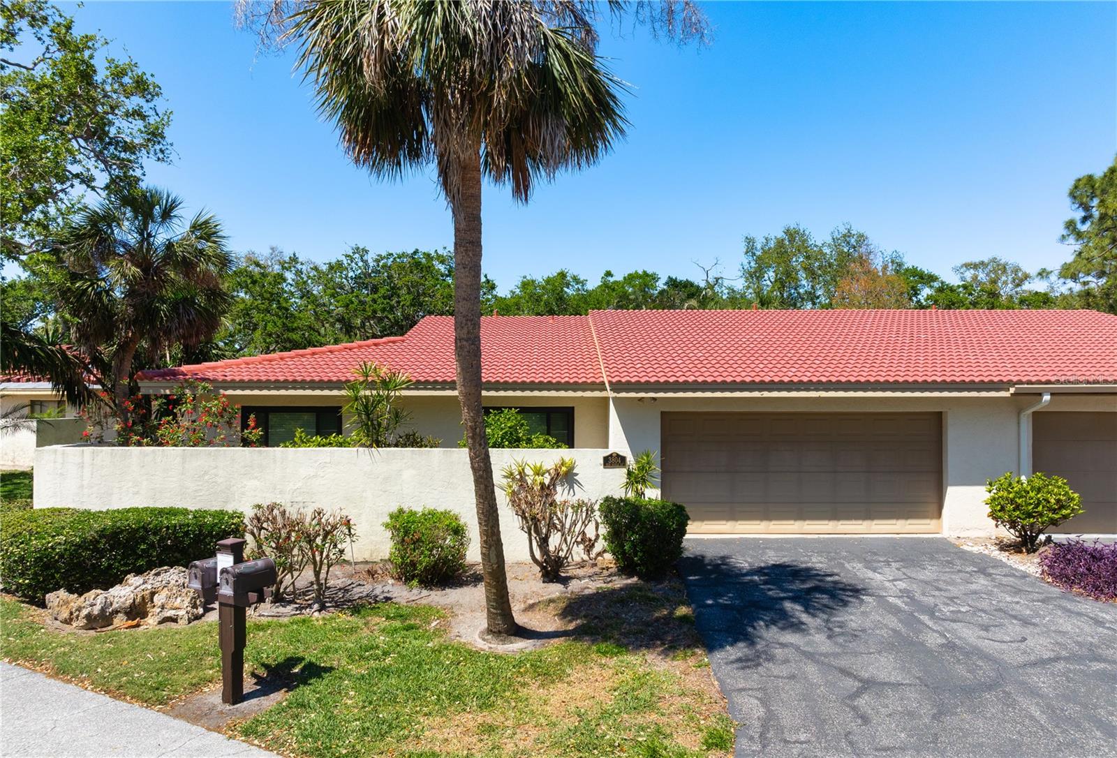 Beautifully Remodeled Villa in Prime Location!
Move-in ready and fully updated, this stunning villa has it all! Enjoy peace of mind with a brand-new roof (2025), upgraded impact windows on all windows except for sunroom, new electrical wiring, and a full-home remodel completed in 2019. Additional upgrades include a new water heater (2015).
Located near IMG Academy, this home offers a spacious 2-car garage, a charming courtyard, and a bright sunroom. You’ll love the lush mature landscaping and the convenience of being within walking distance to the pools.
Perfectly situated just 8 miles from the beach, 6.6 miles from downtown Bradenton, and under 10 miles from downtown Sarasota, you’ll have easy access to shopping, dining, and entertainment.