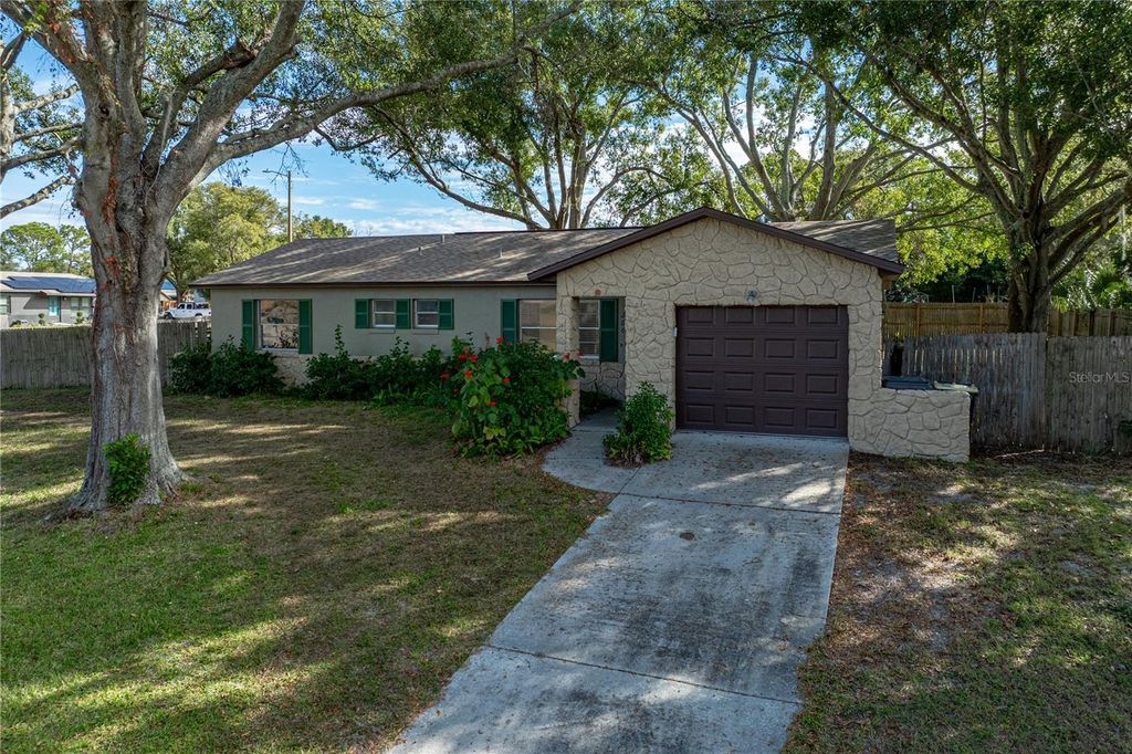 Photo of 206 Lake Thomas Drive, Winter Haven, FL 33880 (MLS # P4937159)