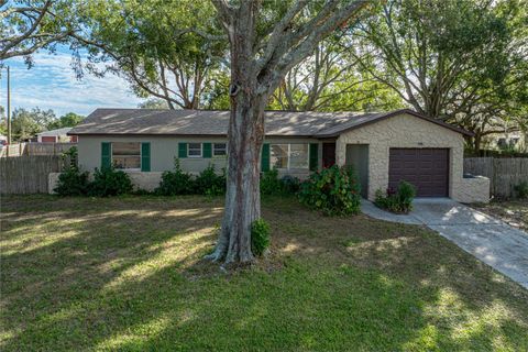Photo of 206 Lake Thomas Drive, Winter Haven, FL 33880 (MLS # P4937159)