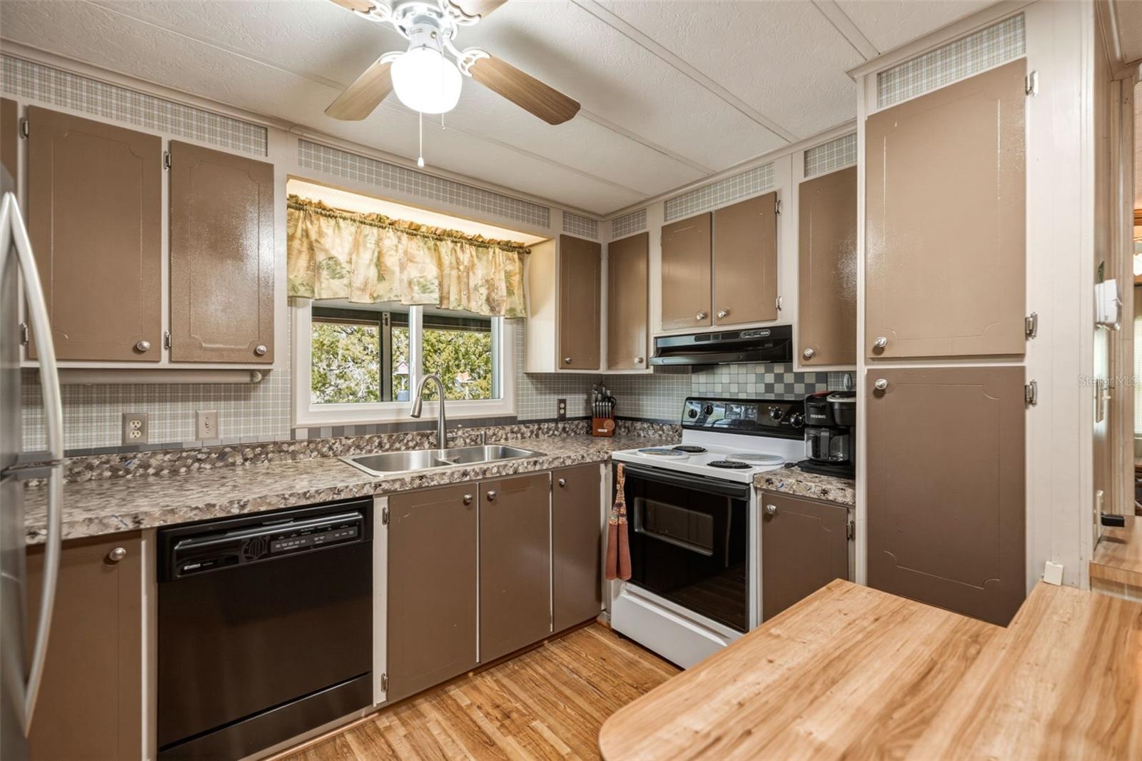 5590 W MCDOWELL LANE