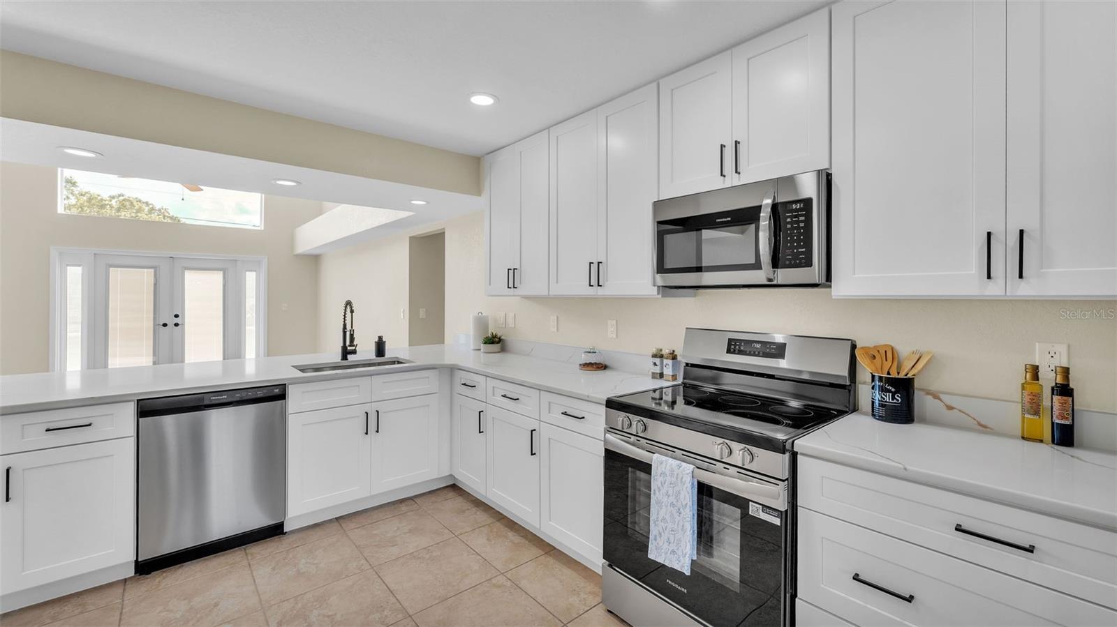 2255 COUPLES DR