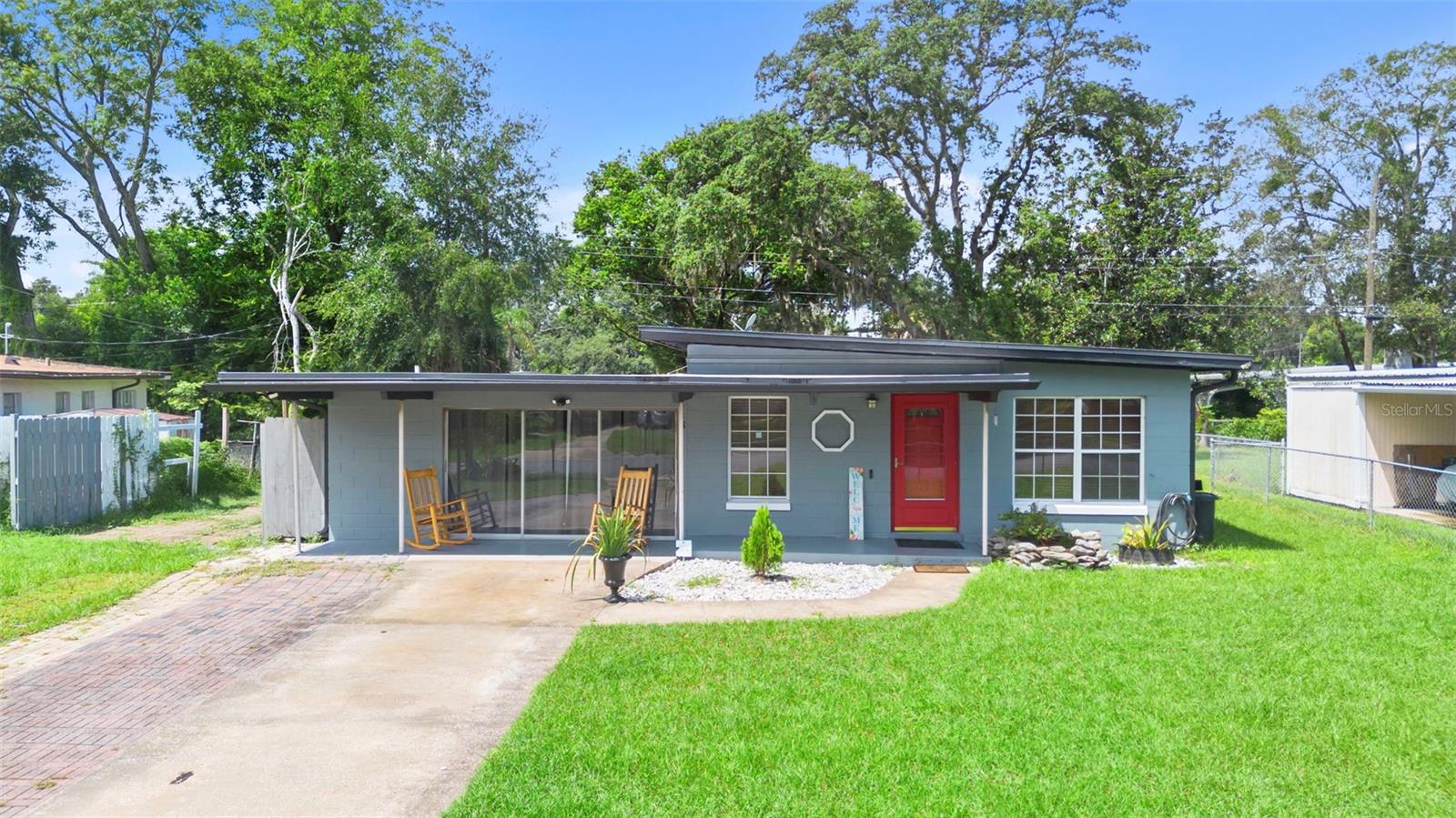Welcome to 118 S Sunland Dr, a charming mid-century home nestled in a sought-after Sanford neighborhood right on the border of Lake Mary! This 3-bedroom, 1-bath home offers timeless character along with modern versatility, featuring a converted garage that serves perfectly as a 4th bedroom, home office, or flex space to fit your needs.
The entire neighborhood is known for its mid-century charm and community feel, with mature trees, well-kept homes, and a peaceful vibe you’ll love coming home to. Just steps away, enjoy a scenic lake with a walking trail—perfect for morning jogs, evening strolls, or simply unwinding in nature.
The location is a major highlight—close to Lake Mary’s highly desirable shopping, dining, and top-rated schools, while still offering the laid-back lifestyle of Sanford. With quick access to major highways, you’ll have an easy commute to Orlando and surrounding areas.