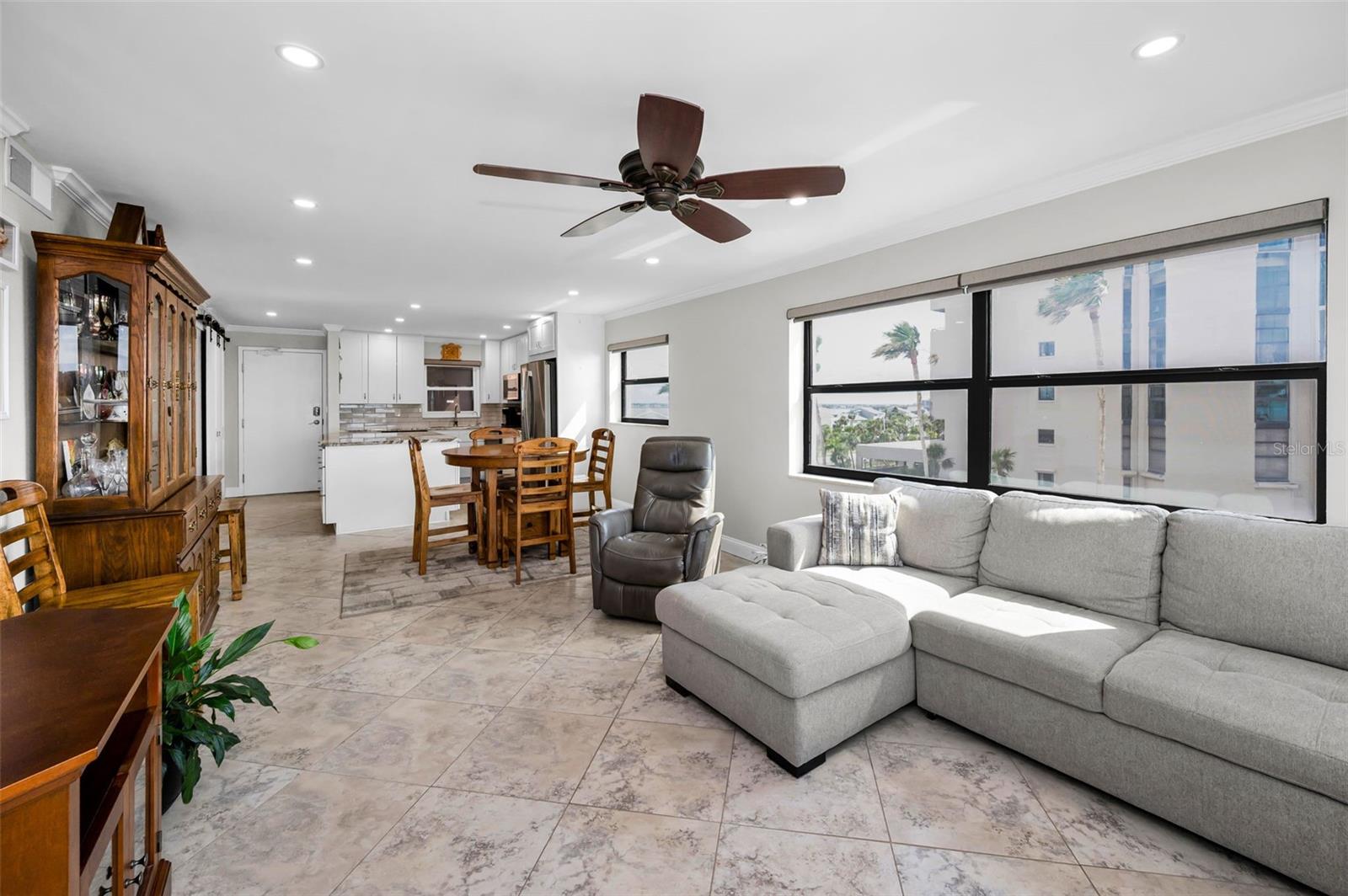 HARBOUR LIGHT TOWERS CONDO - Residential