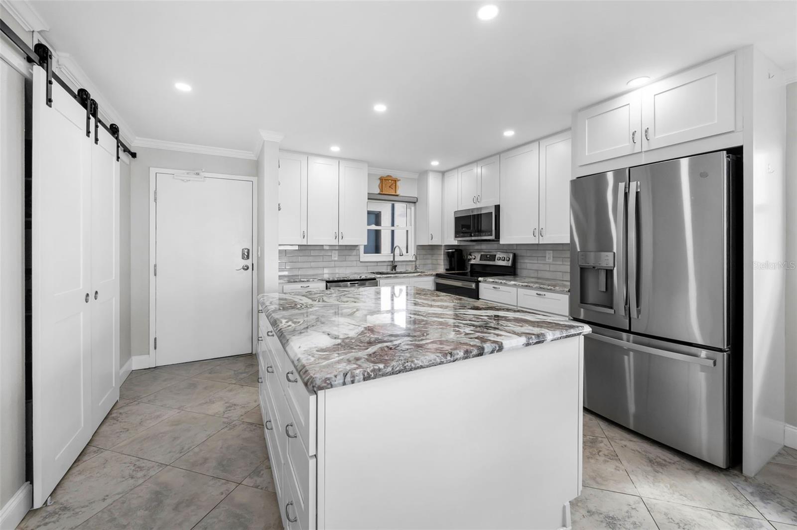 HARBOUR LIGHT TOWERS CONDO - Residential