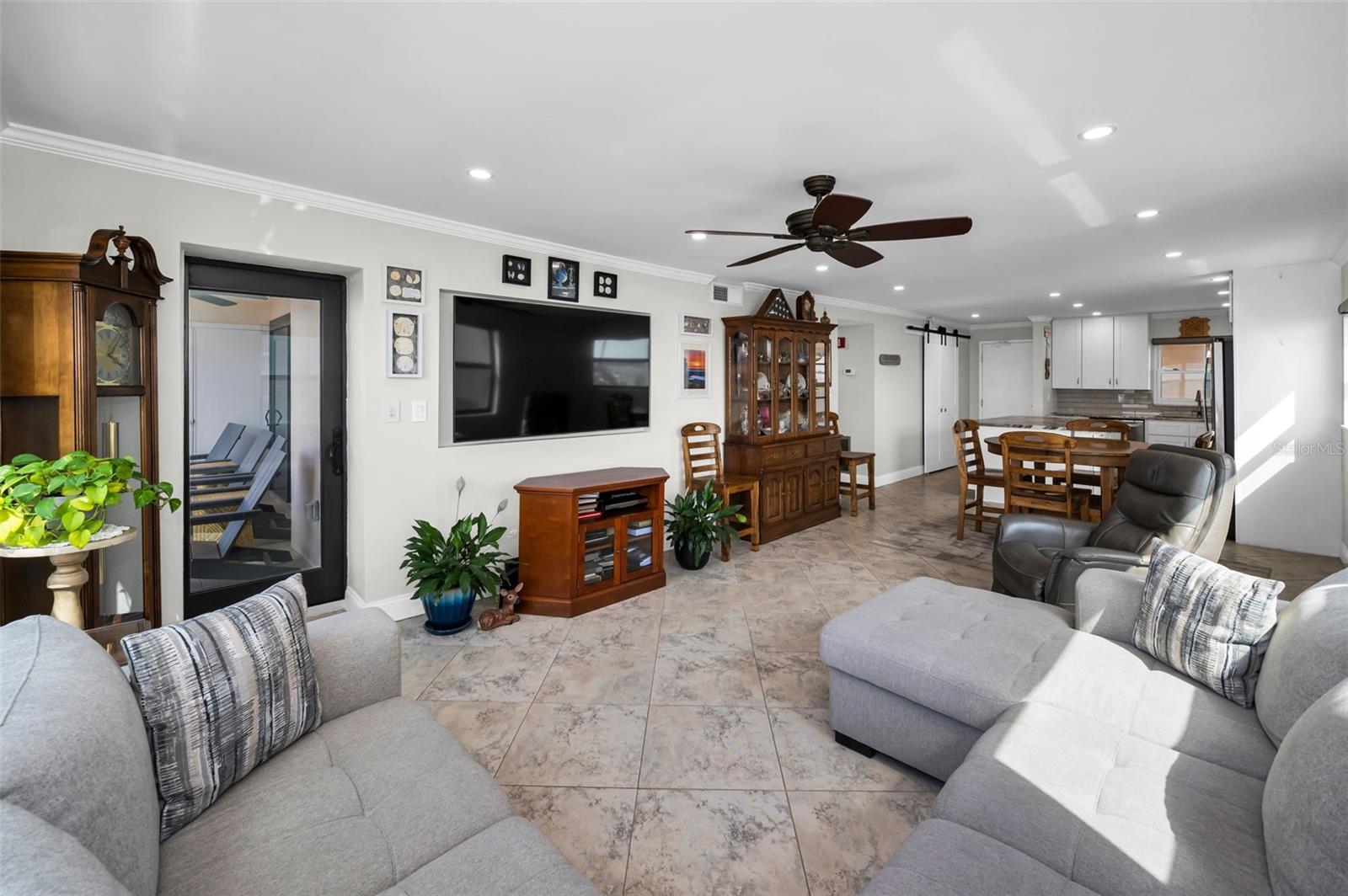 HARBOUR LIGHT TOWERS CONDO - Residential