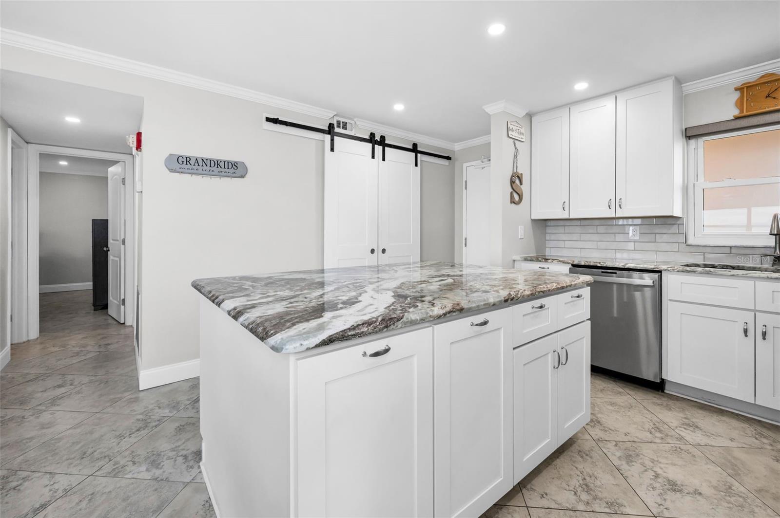 HARBOUR LIGHT TOWERS CONDO - Residential