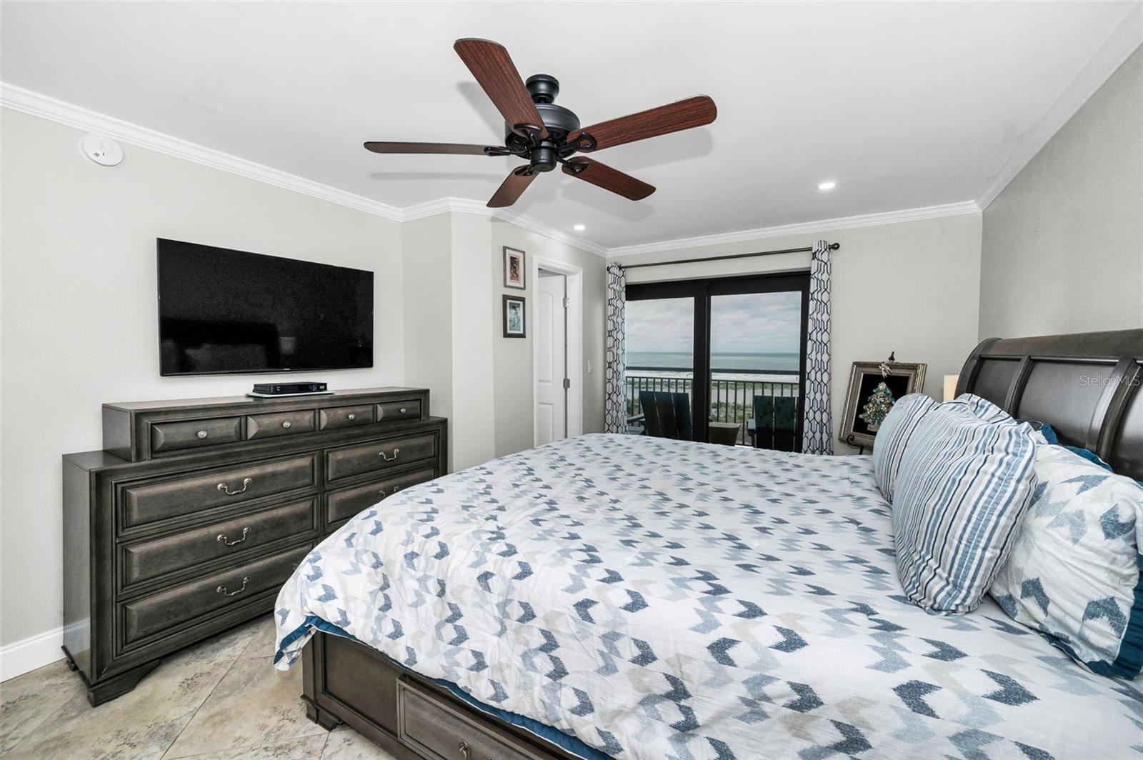 HARBOUR LIGHT TOWERS CONDO - Residential