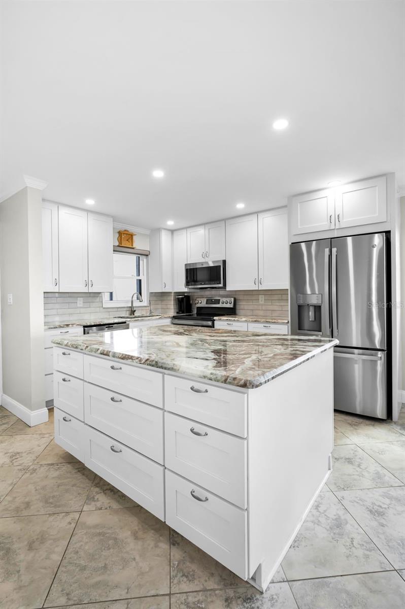 HARBOUR LIGHT TOWERS CONDO - Residential