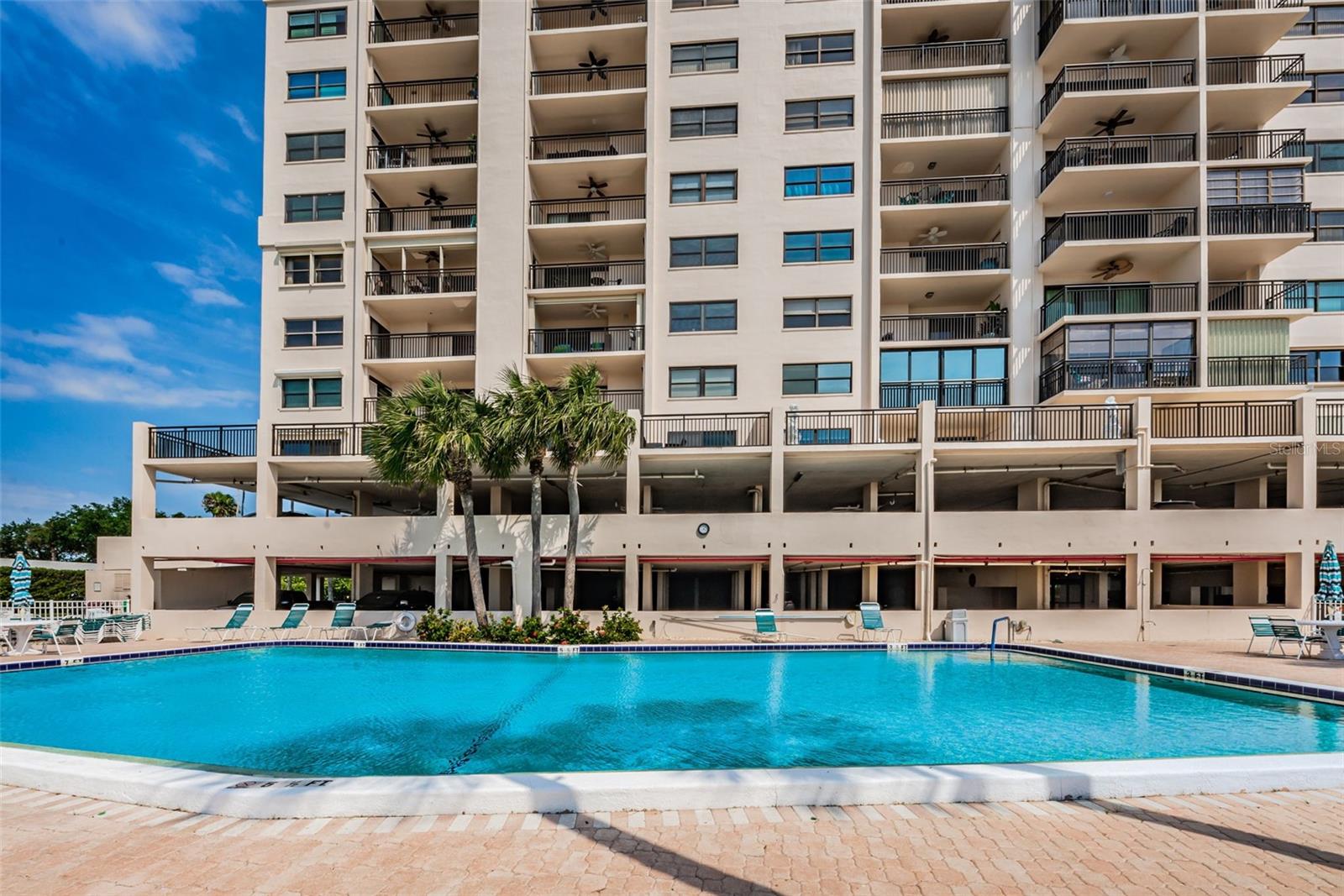 HARBOUR LIGHT TOWERS CONDO - Residential