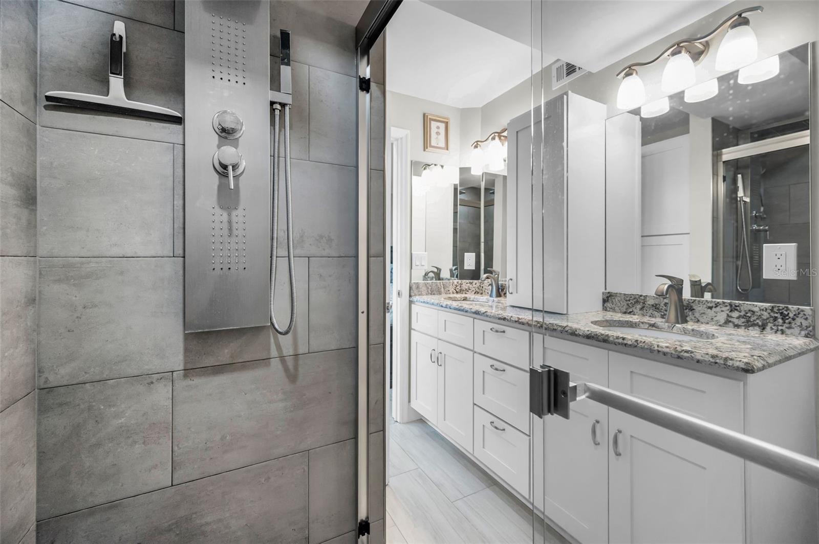 HARBOUR LIGHT TOWERS CONDO - Residential