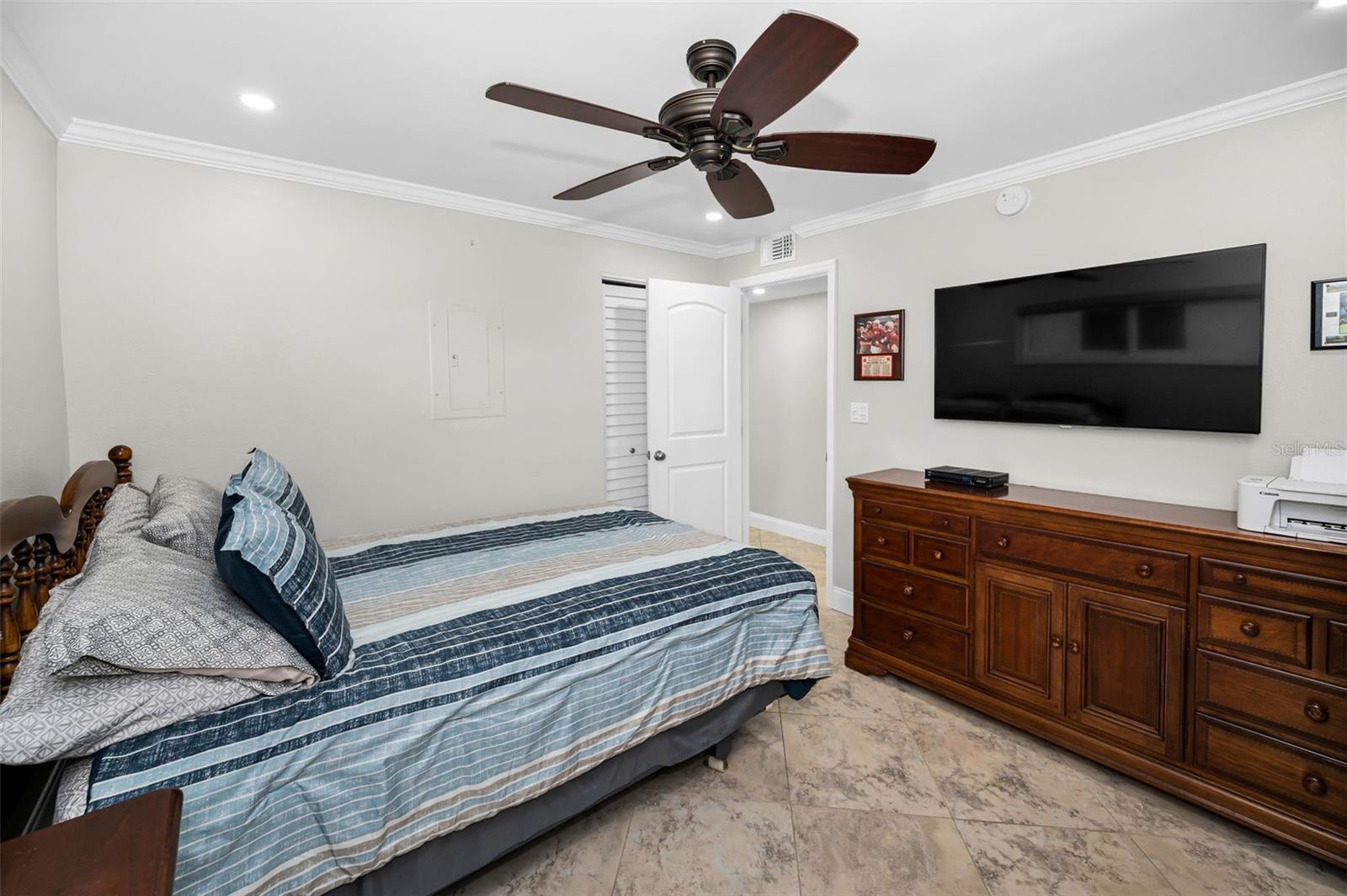 HARBOUR LIGHT TOWERS CONDO - Residential