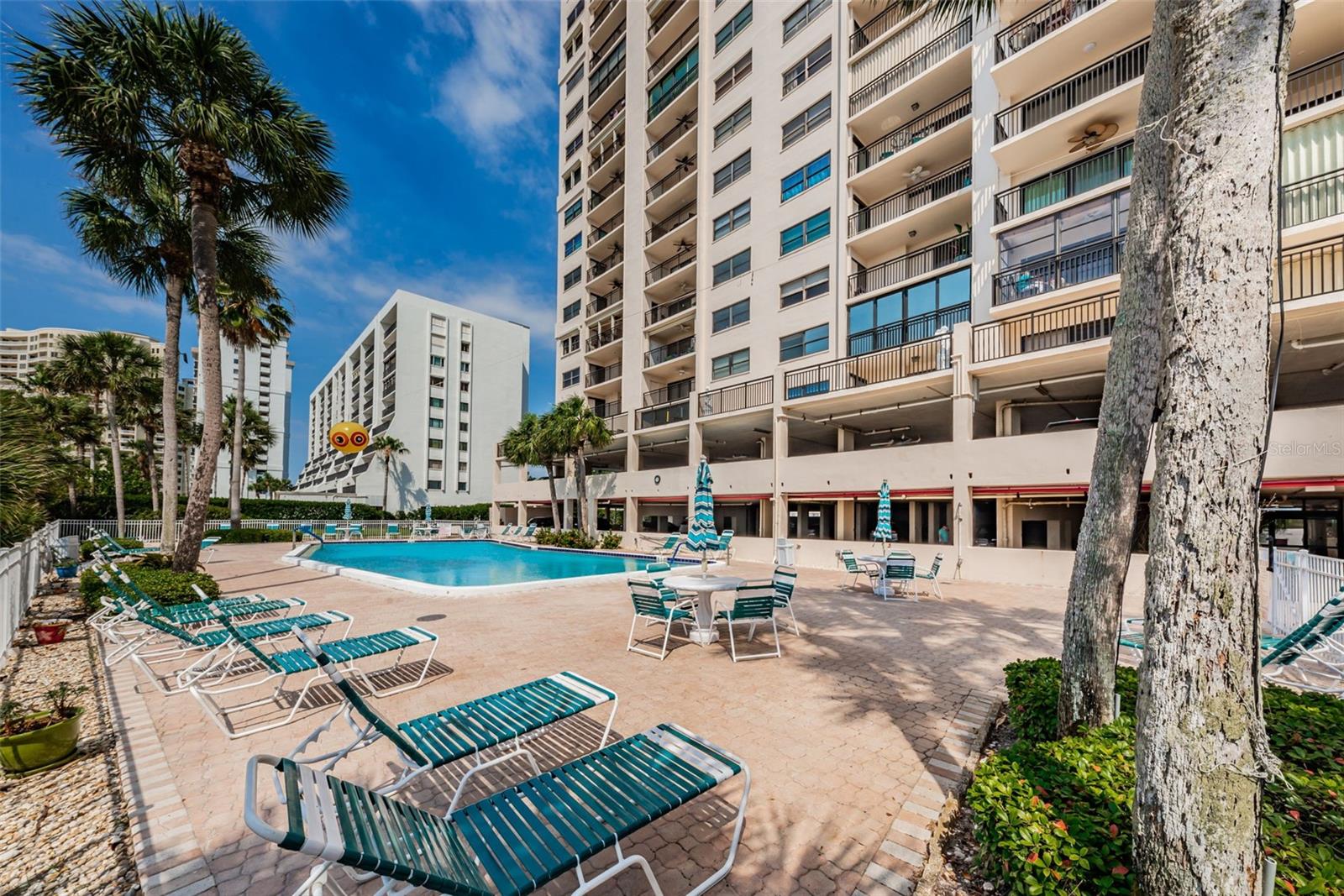 HARBOUR LIGHT TOWERS CONDO - Residential