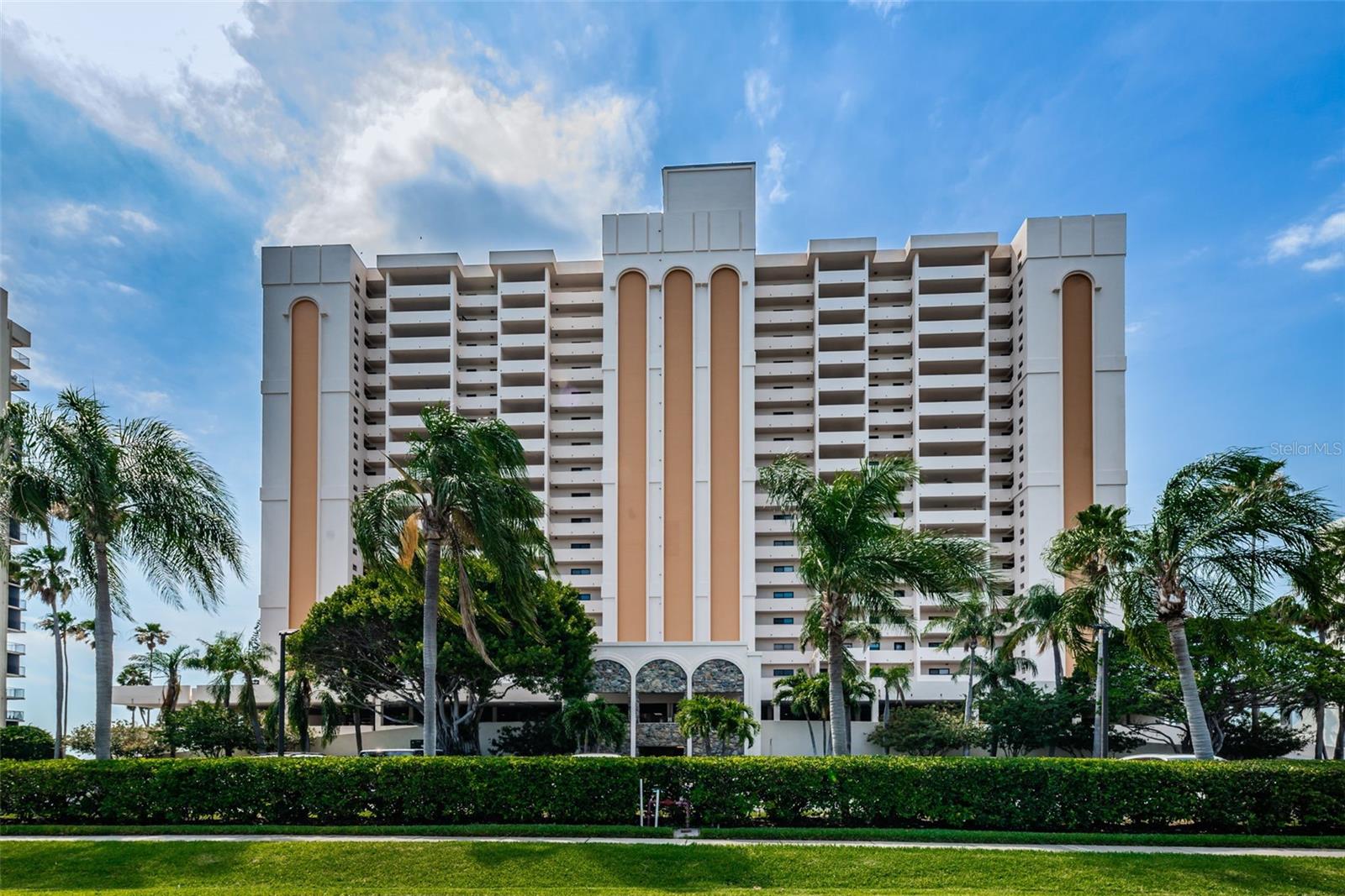 HARBOUR LIGHT TOWERS CONDO - Residential