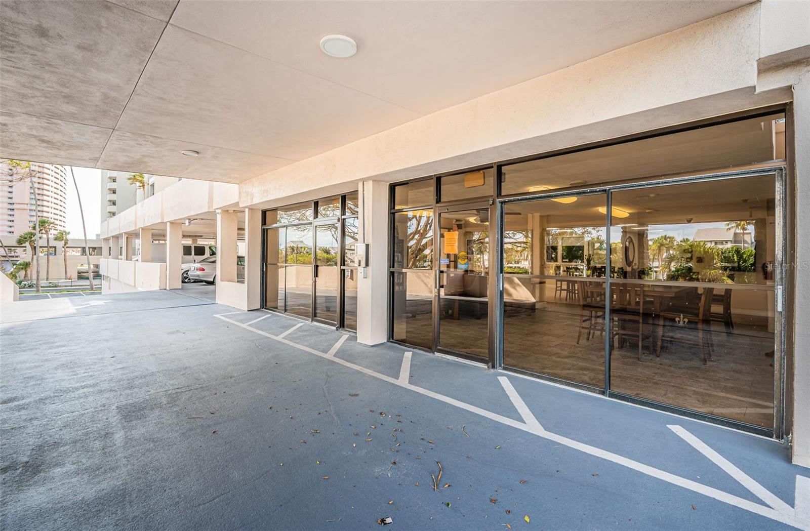 HARBOUR LIGHT TOWERS CONDO - Residential