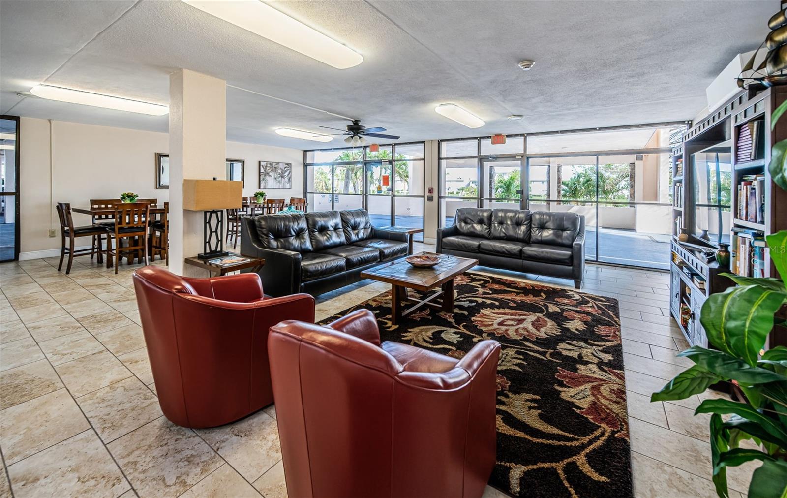 HARBOUR LIGHT TOWERS CONDO - Residential