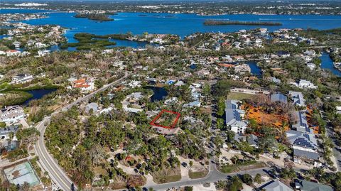 A home in SIESTA KEY