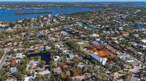 A home in SIESTA KEY