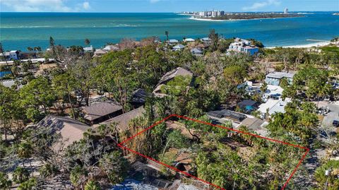 A home in SIESTA KEY