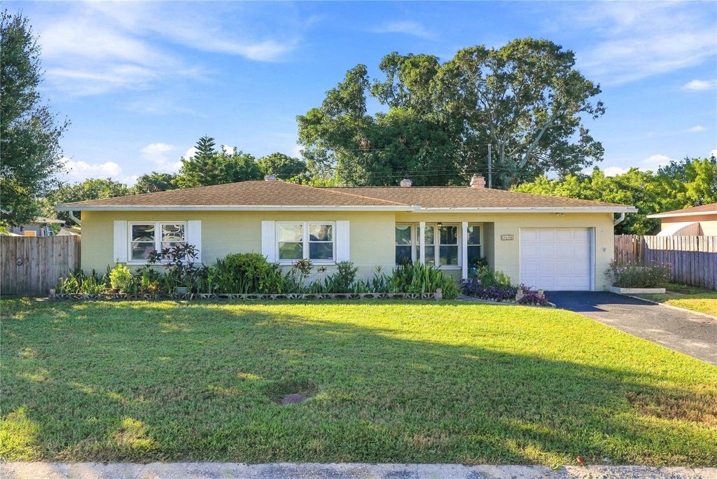 Photo of 3600 Yardley Avenue N, St Petersburg, FL 33713 (MLS # TB8558353)