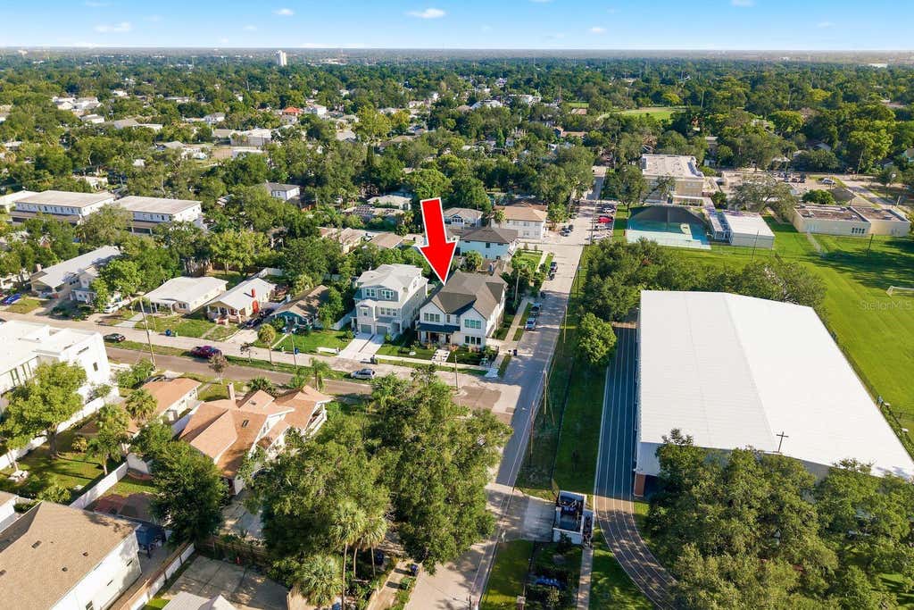 Photo of 501 W Warren Avenue #2, Tampa, FL 33602 (MLS # TB8539750)
