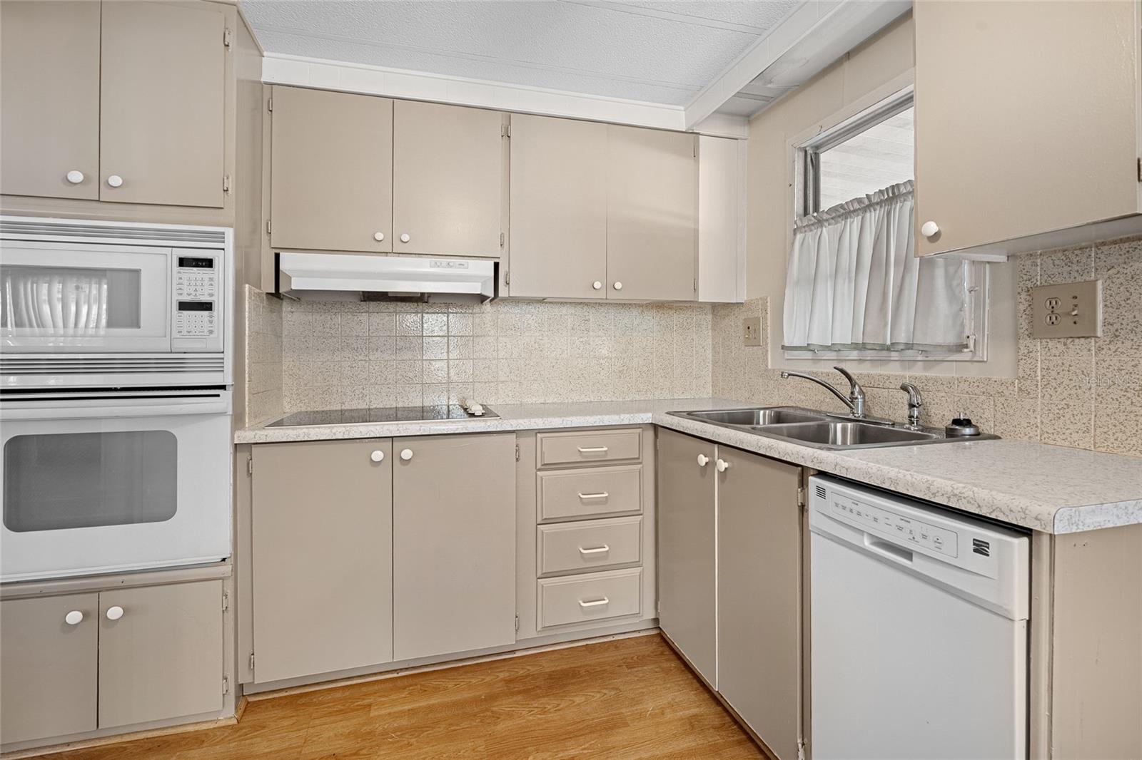 HAWTHORNE AT LEESBURG A COOP - Residential