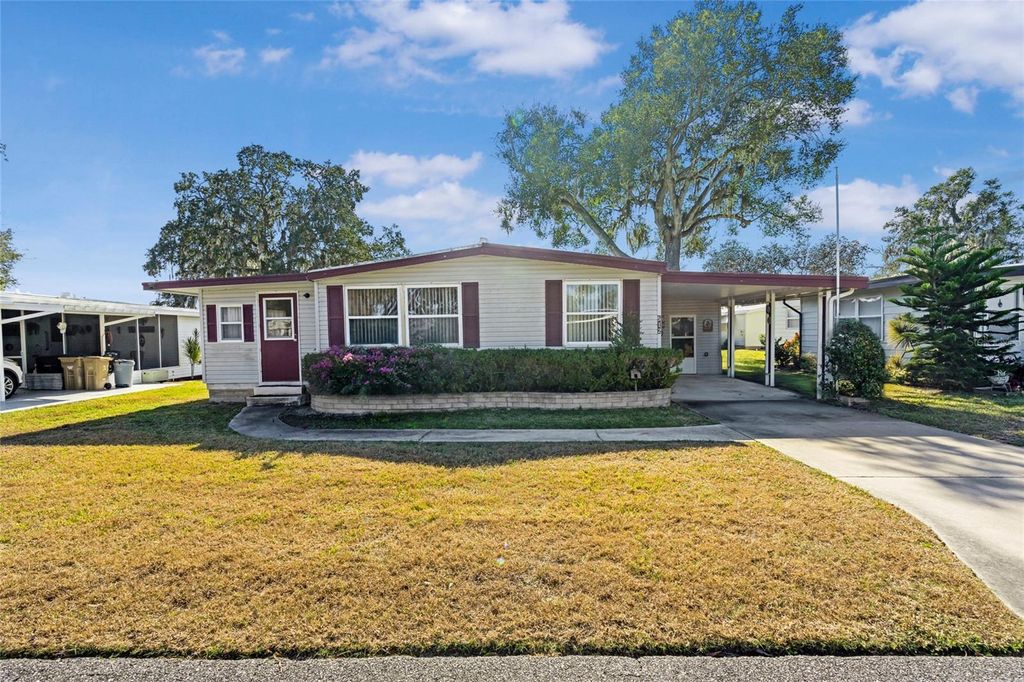 Photo of 512 Palo Verde Drive, Leesburg, FL 34748 (MLS # G5106787)