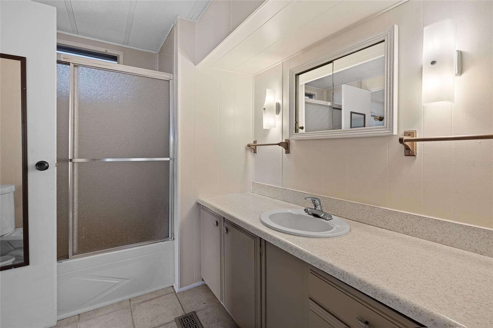 HAWTHORNE AT LEESBURG A COOP - Residential