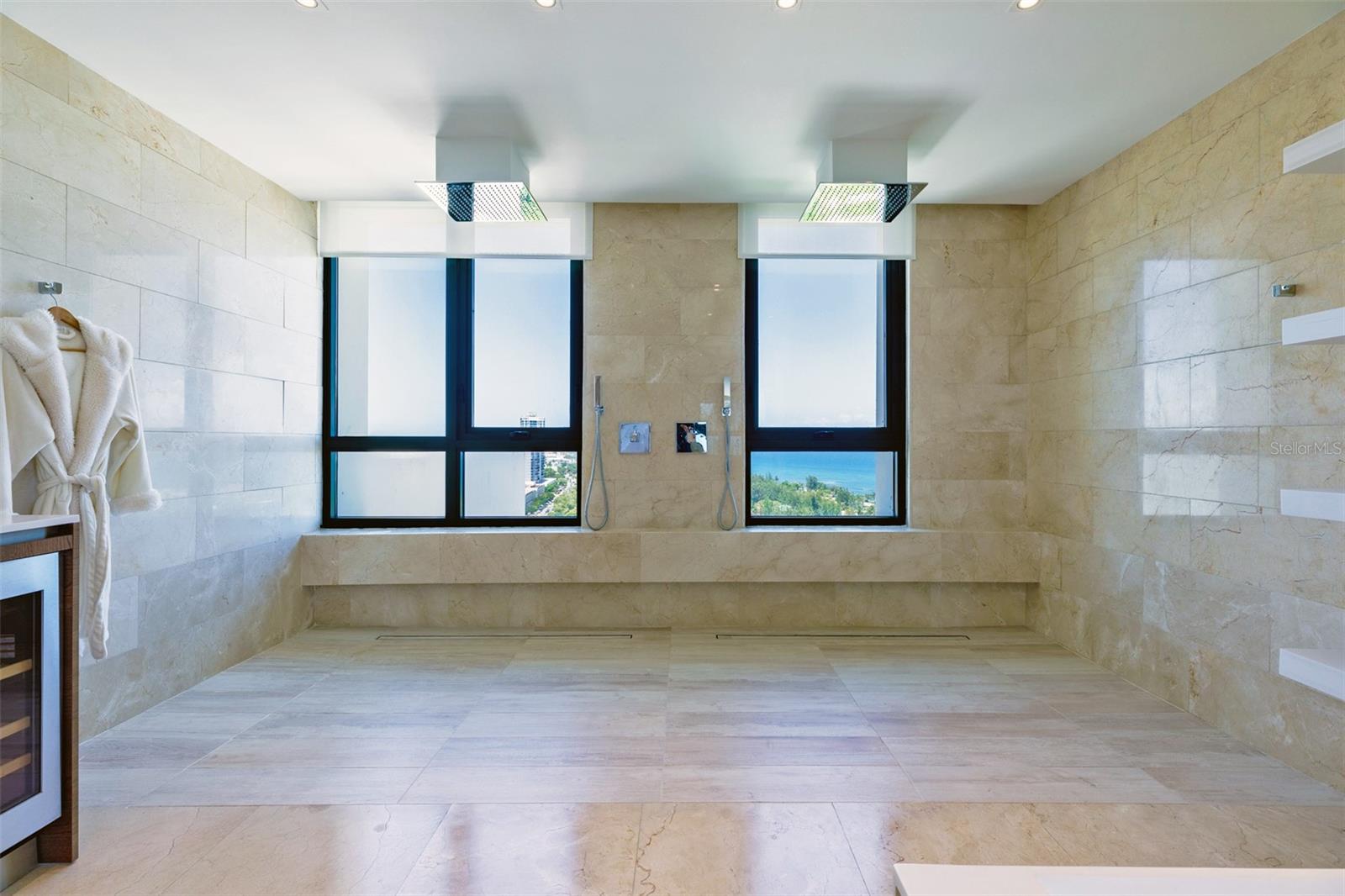 CARIBE PLAZA - Residential