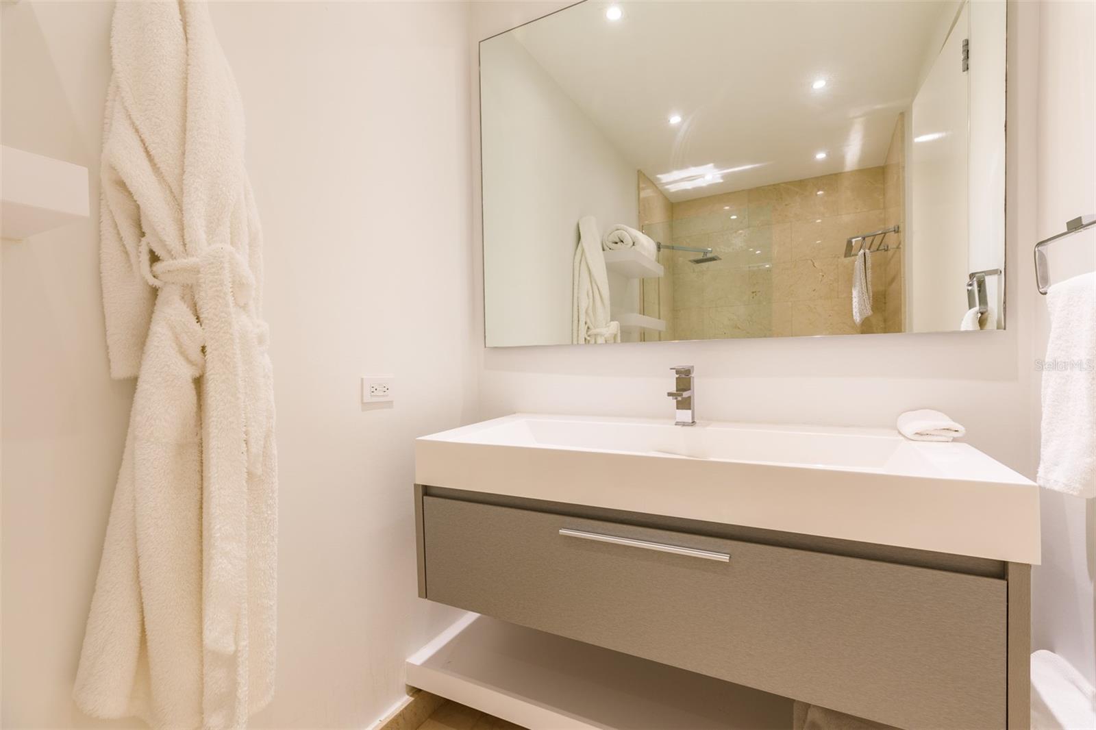 CARIBE PLAZA - Residential