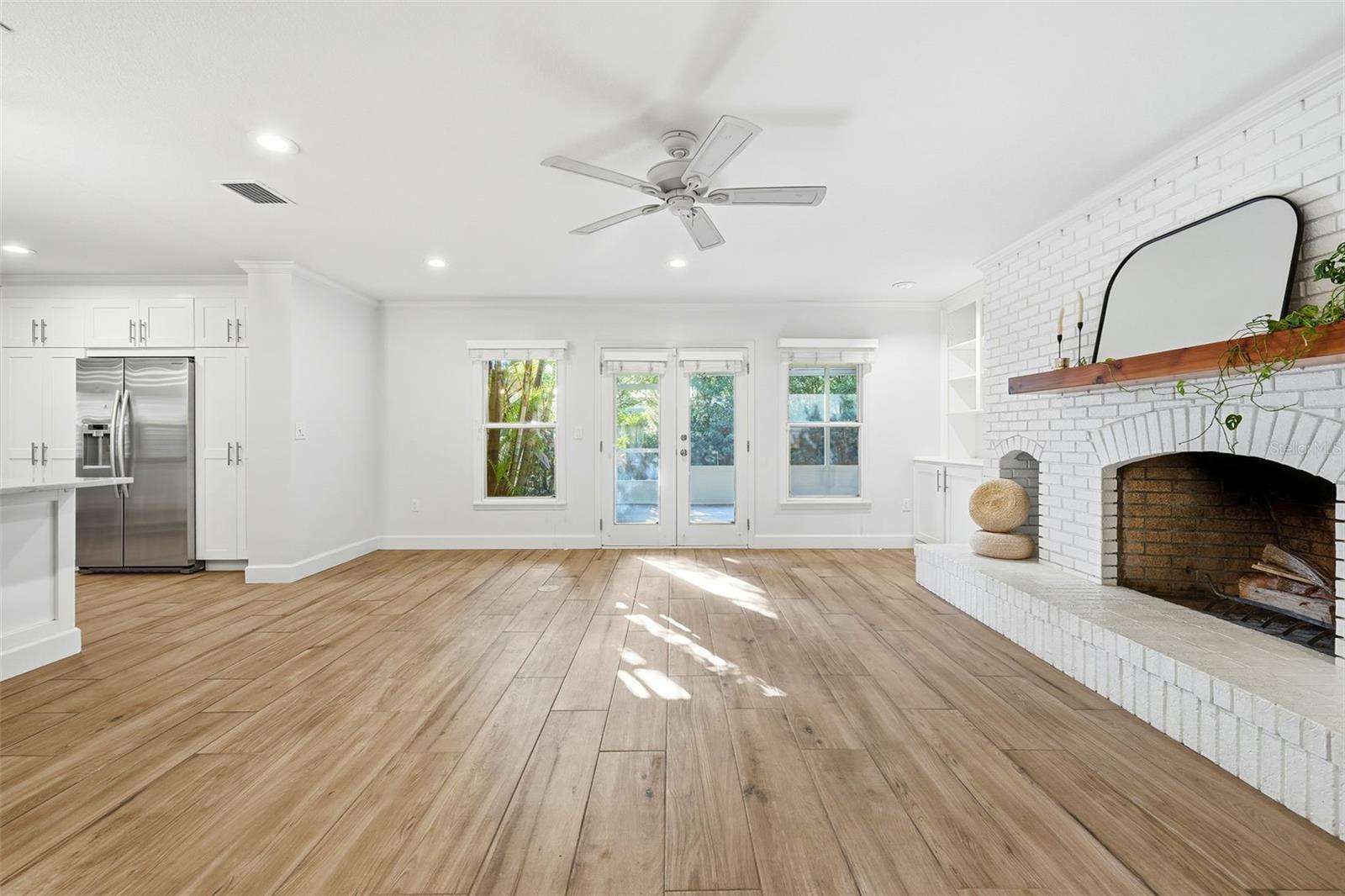 EDGEWATER PARK - Residential