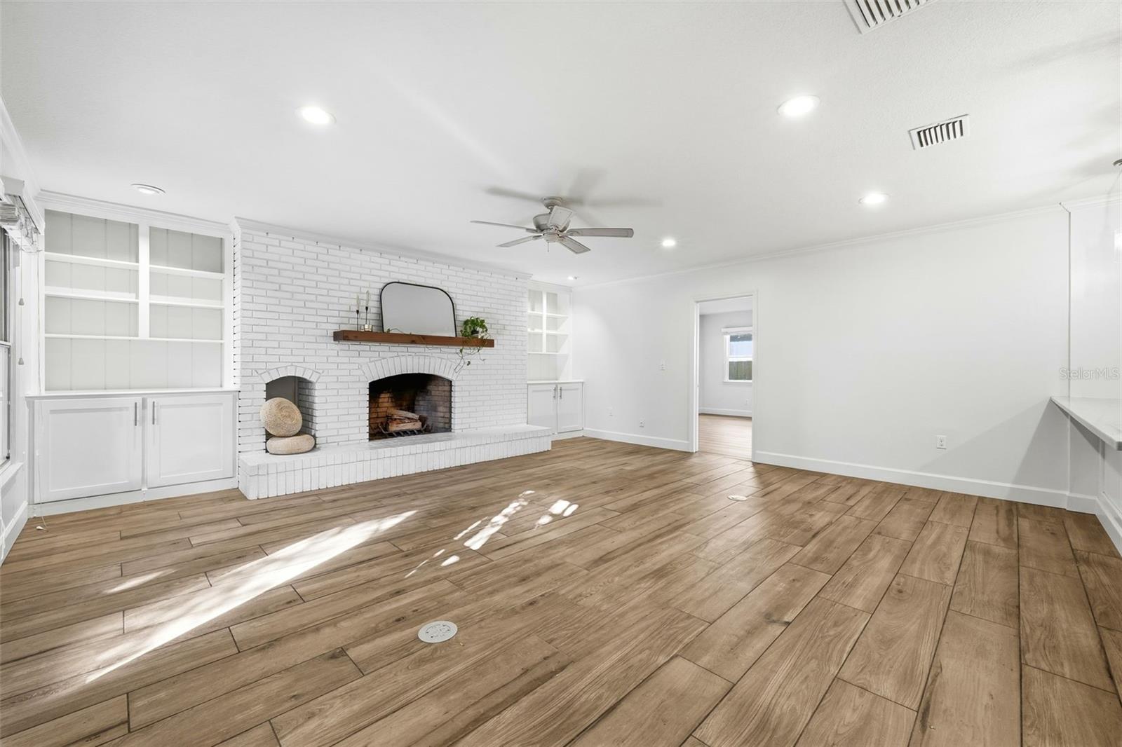 EDGEWATER PARK - Residential