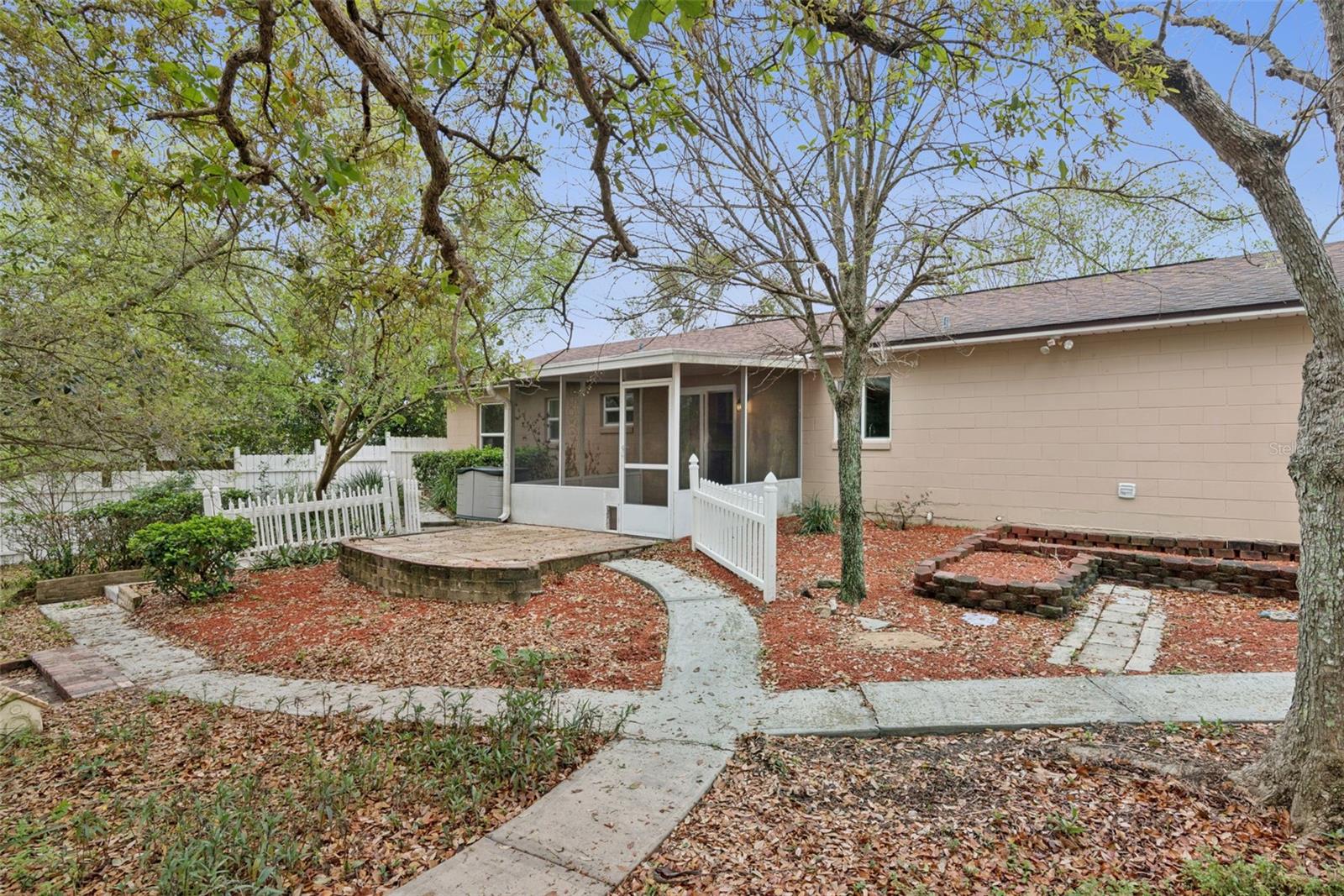 DELTONA LAKES UNIT 16 - Residential