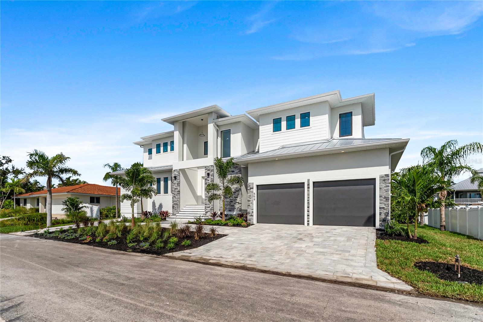 569 BAYVIEW DRIVE